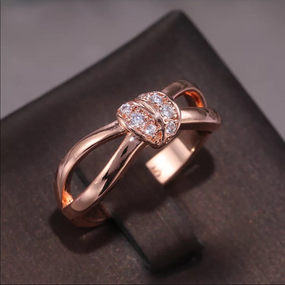 *NEW*Rose Gold Color Knotted Diamond Lady Ring - Picture 6 of 6